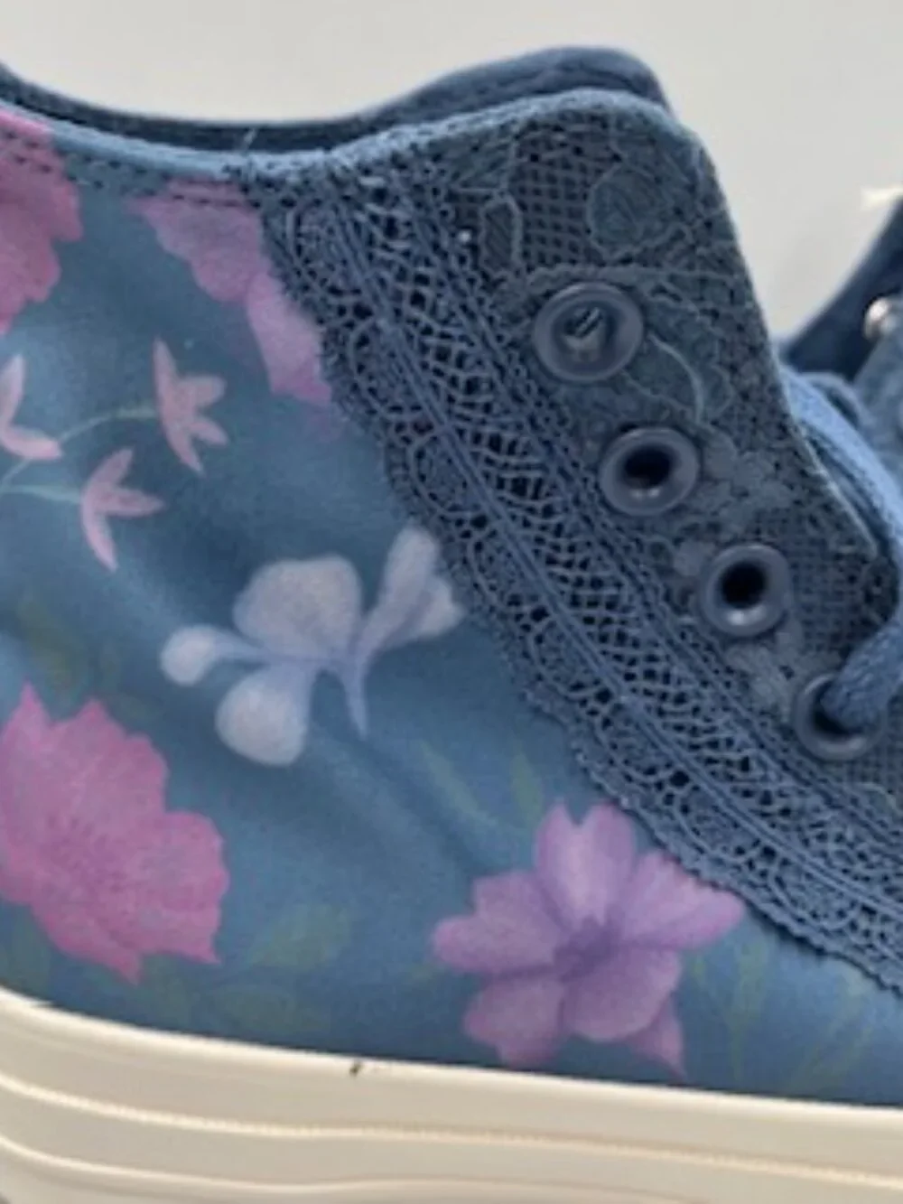 NEW Converse Women’s 8.5 Chuck 70 Blue Floral Satin Hi Tops NWT